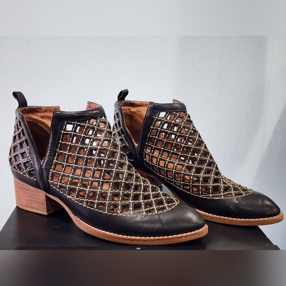 JEFFREY CAMPBELL | Taggart Ankle Bootie | Black and Tan | Womens 7.5 - Picture 3 of 12